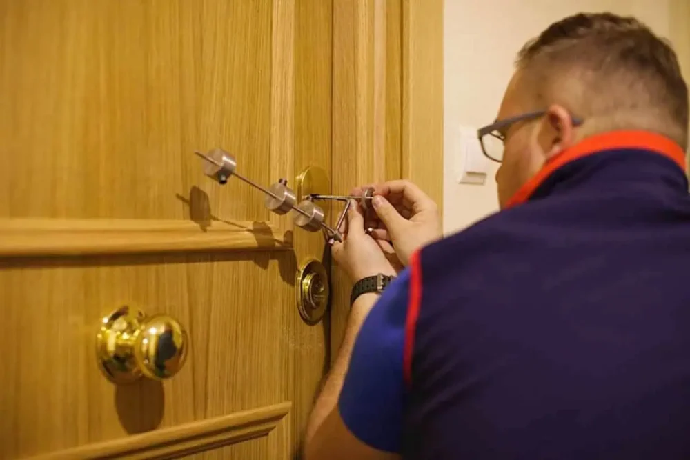 Aperturas 🚨 Cerrajero Urgente en Tenerife Realizamos apertura de puertas en Tenerife⭐Llegamos en 20 minutos⭐ a su domicilio 24h. Abrimos puertas de casas, coches y más. Cerrajeros Tenerife